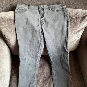 Light gray jeggings